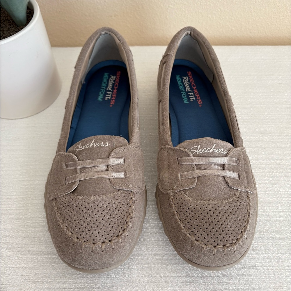 New Skechers Relaxed Fit Taupe Suede/Mesh Casual Sneakers Women’s 7.5 - Picture 2 of 12